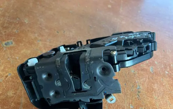 Ford Focus C-MAX Rear door lock 3M5AR26413EP