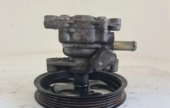 Mitsubishi Space Star Power steering pump