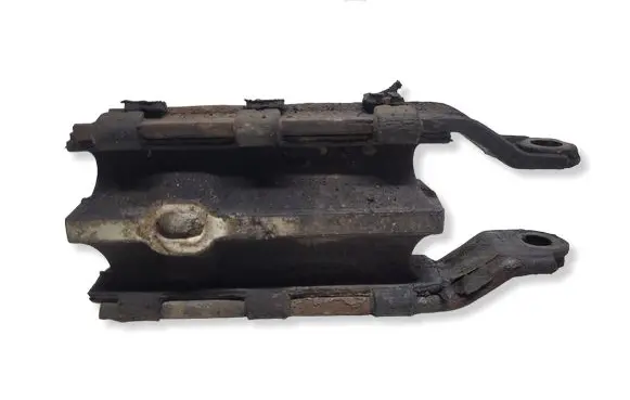 Volvo V70 Engine mount bracket 8G9N6P082