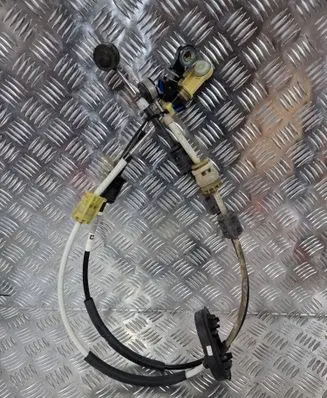Opel Astra J Gear shift cable linkage 55563700