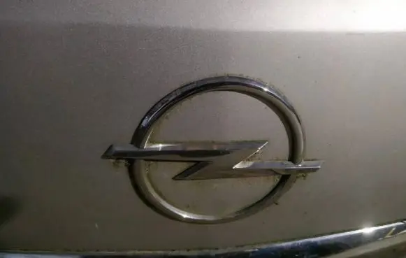 Opel Astra H Manufacturer badge logo/emblem 