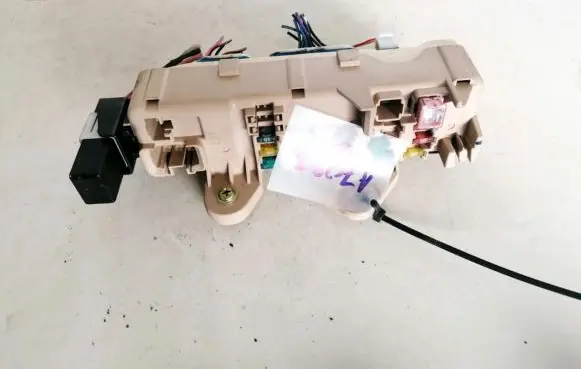 Mazda 323 Fuse box set 8c130218 8c13-0218