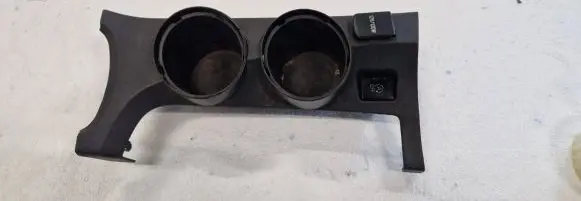 Cup holder front