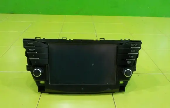 Toyota Avensis T270 Radio/CD/DVD/GPS head unit 8614005250 XP260