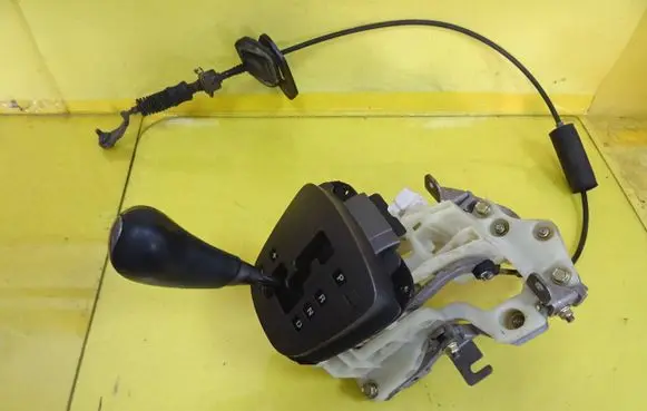 KIA Carens II Gear shifter/selector