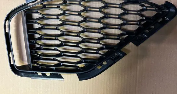 BMW 8 G15 Front bumper lower grill 51118074783