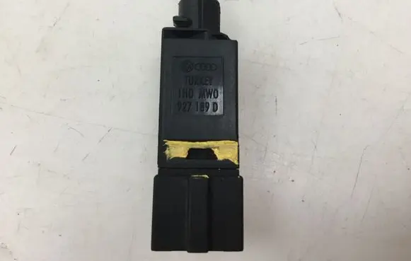 Volkswagen Golf V Brake pedal sensor switch 1H0MW0