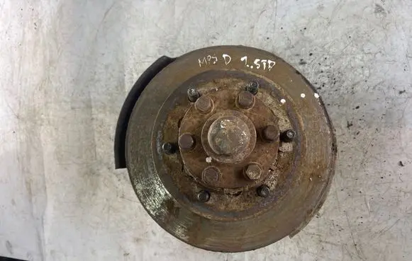 Front wheel hub spindle knuckle