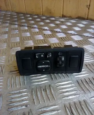 Toyota Avensis T250 Wing mirror switch 183575