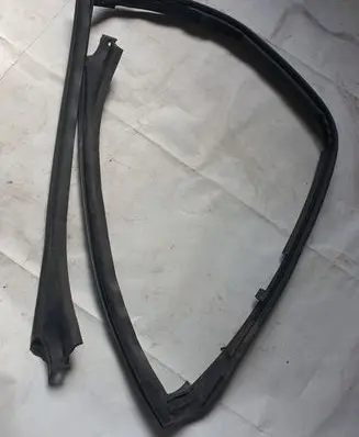 Mercedes-Benz SL R230 Front door rubber seal 2307200078 A2307200078