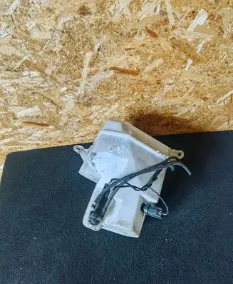 Volvo V70 Windshield washer fluid reservoir/tank 30784233