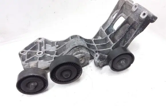 Mercedes-Benz A W169 Generator/alternator bracket 