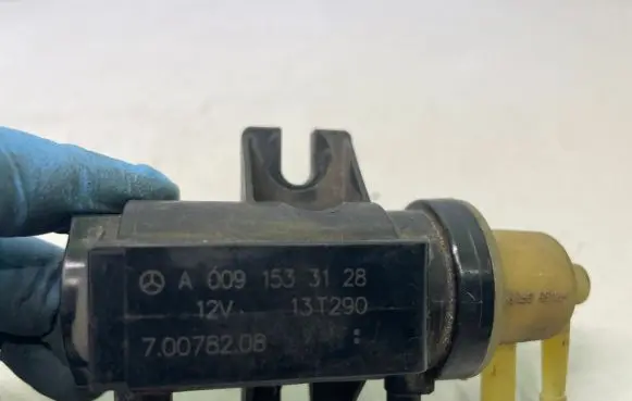 Mercedes-Benz Sprinter W906 Turbo solenoid valve A0091533128