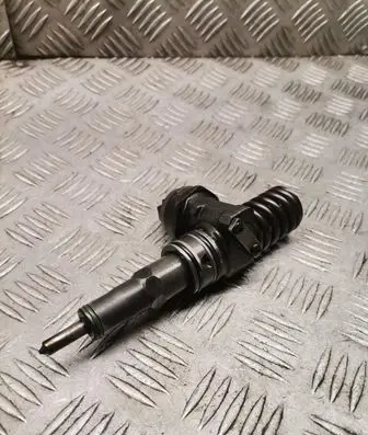 Volkswagen PASSAT B6 Fuel injector 038130073BN