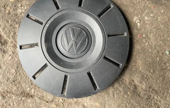 Volkswagen Transporter - Caravelle T5 R16 wheel hub/cap/trim 7E0601151B 7E0601151C