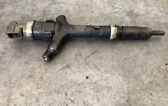 Toyota Corolla Verso E121 Fuel injector 2367027020 12E05774