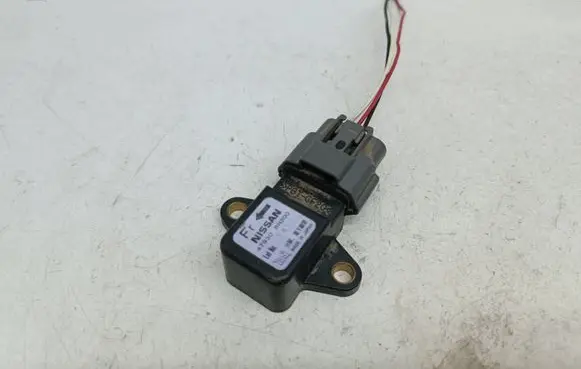 Nissan X-Trail T30 ESP acceleration yaw rate sensor 479308H300