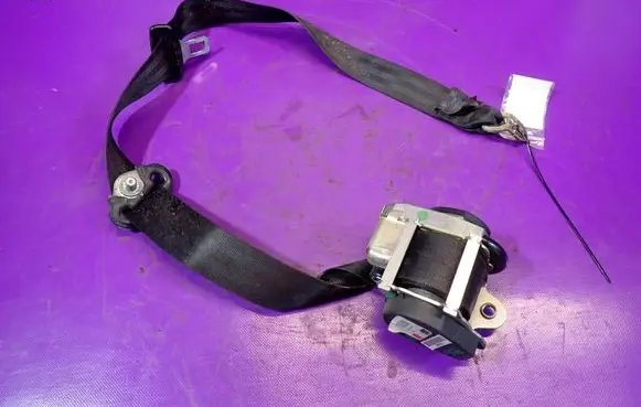 Skoda Octavia Mk2 (1Z) Front seatbelt
