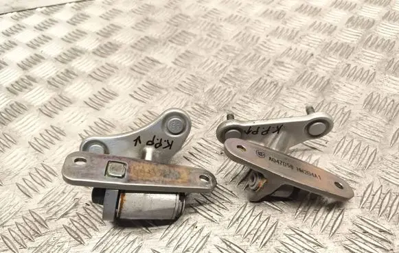 Mercedes-Benz C W204 Front door hinge set