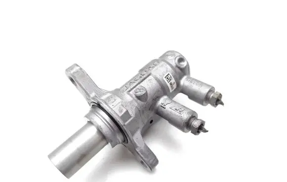 Master brake cylinder