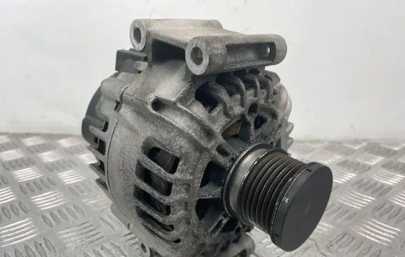 Mercedes-Benz C W204 Generator/alternator A0009067902 2617417A 21201985