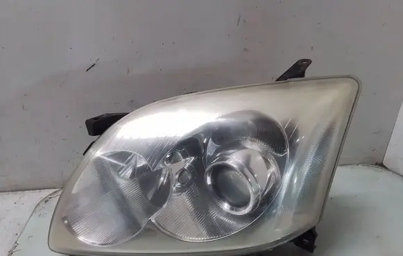 Toyota Avensis T250 Headlight/headlamp