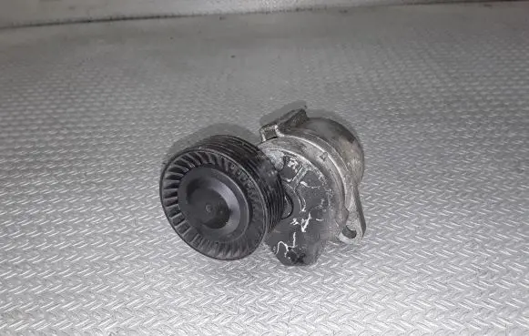 Volvo XC90 Generator/alternator belt tensioner 