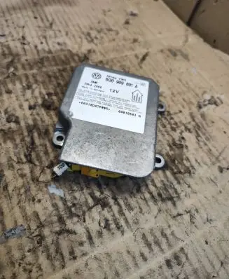 Volkswagen PASSAT B5 Airbag control unit/module 6Q0909601A 04010503G 5WK42868