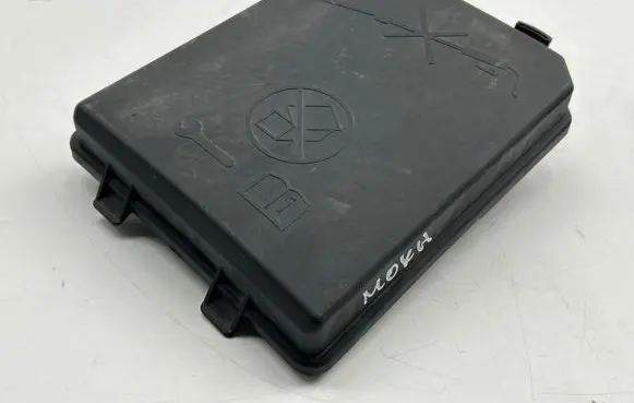 Opel Mokka Fuse box cover 95263743