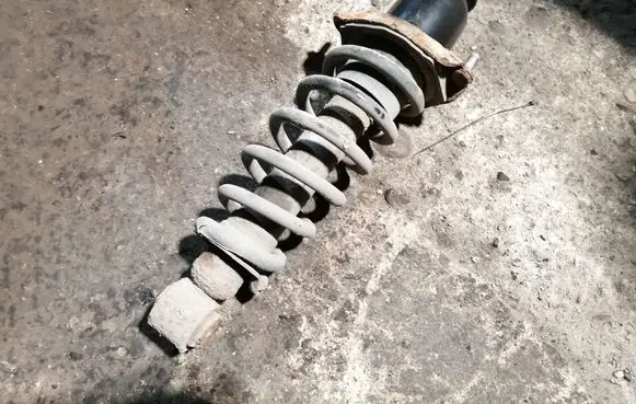 Toyota Avensis T250 Rear shock absorber with coil spring 
