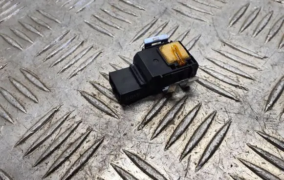 Infiniti Q70 Y51 Rain sensor