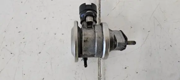 BMW 7 E38 EGR valve 72229508 00T172 3172043736