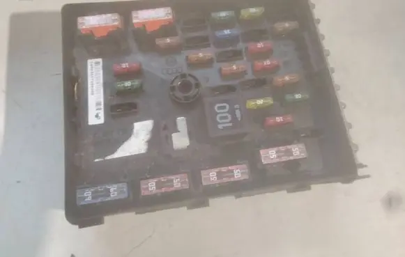 Volkswagen PASSAT B6 Fuse module 3C0937125