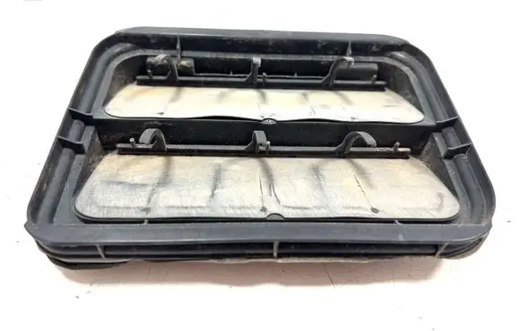 Renault Megane III Quarter panel pressure vent 7700838358
