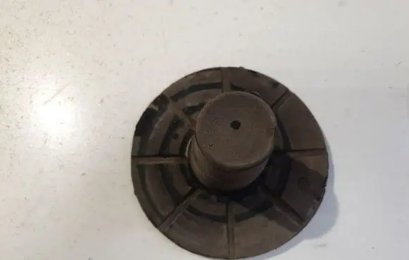 Opel Zafira B Front coil spring rubber mount 90538498