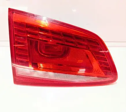 Tailgate rear/tail lights