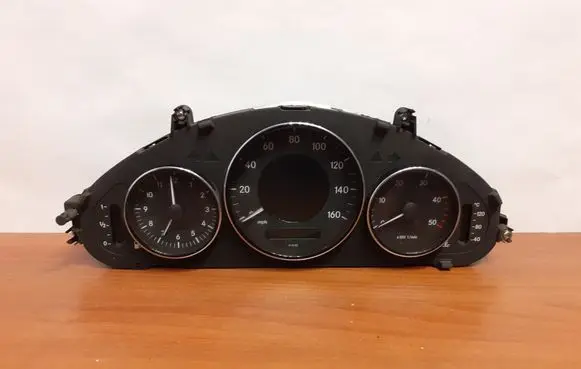 Mercedes-Benz CLS C219 Speedometer (instrument cluster) 3681 A2195404811