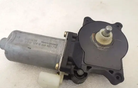 BMW 3 E46 Front door window regulator motor 0130821717