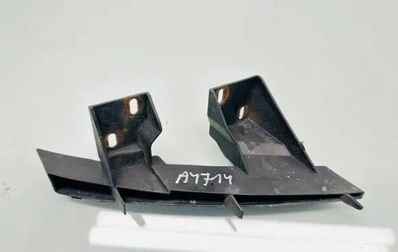 Audi Q7 4L Front bumper mounting bracket 4L0807333