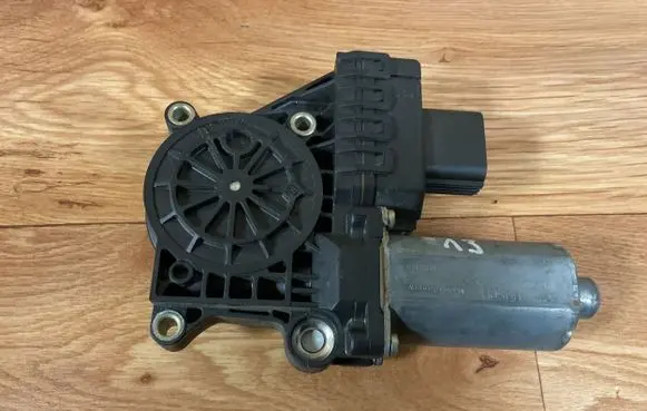 Ford Mondeo Mk III Rear door window regulator motor 3130034192