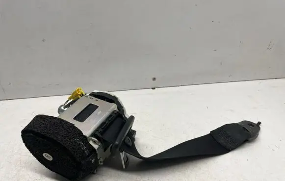 Mercedes-Benz C W204 Rear seatbelt 33059929