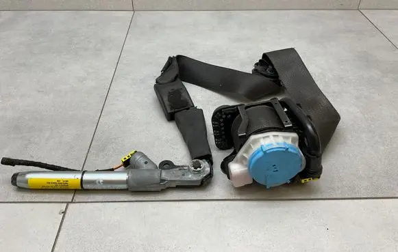 Opel Insignia A Front seatbelt 502JE97186