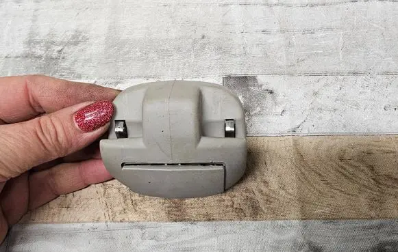 Sun visor clip/hook/bracket