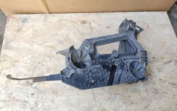 Skoda Octavia Mk2 (1Z) Headlight/headlamp mounting bracket 1Z0941339