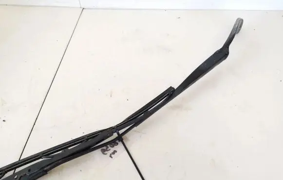 Renault Megane II Front wiper blade arm 8200036916