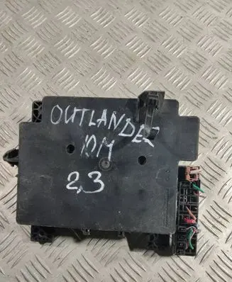 Mitsubishi Outlander Fuse module 8637A643 20GFH10M