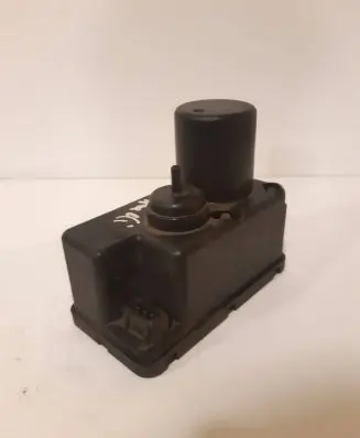 Audi 100 200 5000 C3 Central locking vacuum pump 443862257B