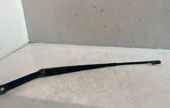 Front wiper blade arm