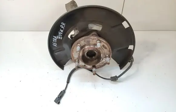 Opel Astra J Front wheel hub 13583479