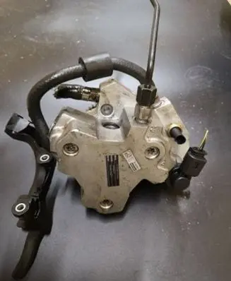 Mercedes-Benz CLS C219 Fuel injection high pressure pump 0445010145 258421 H19CW